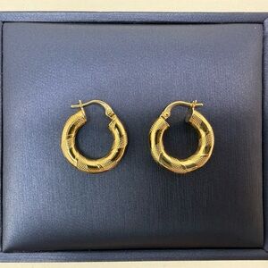 18K Genuine YG Gold Textured Hoop Earrings 18mm (Preowned)